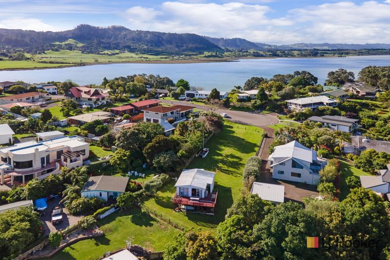 Photo of property in 16 Giles Way, Tanners Point, Tahawai, 3177