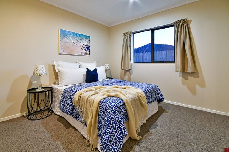 Photo of property in 28 Nicholas Gibbons Drive, Clendon Park, Auckland, 2103