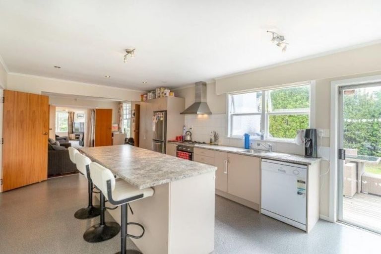 Photo of property in 2 Hinemoa Street, Paraparaumu, 5032