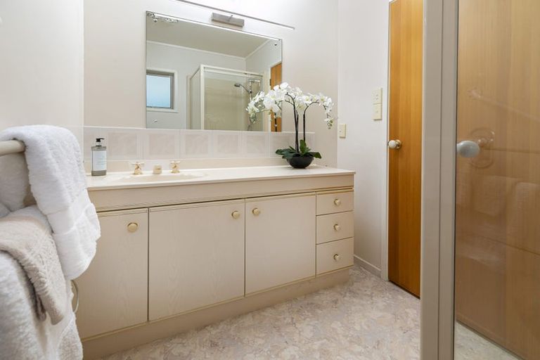 Photo of property in 45c Hyde Road, Rothesay Bay, Auckland, 0630