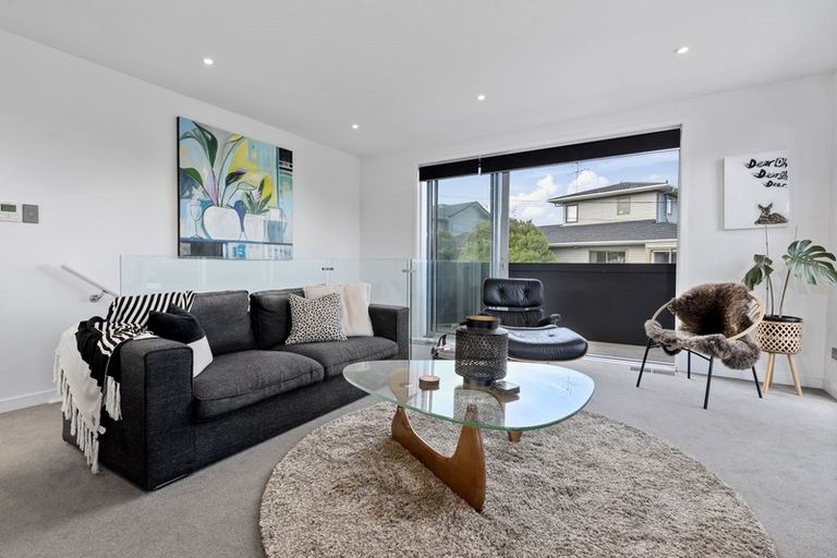 Photo of property in 1/467 Beach Road, Murrays Bay, Auckland, 0630