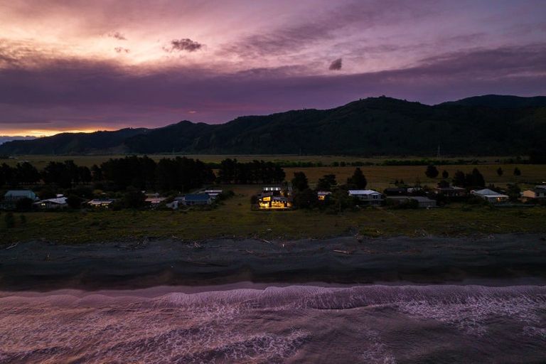 Photo of property in 112 Rarangi Beach Road, Rarangi, Blenheim, 7273