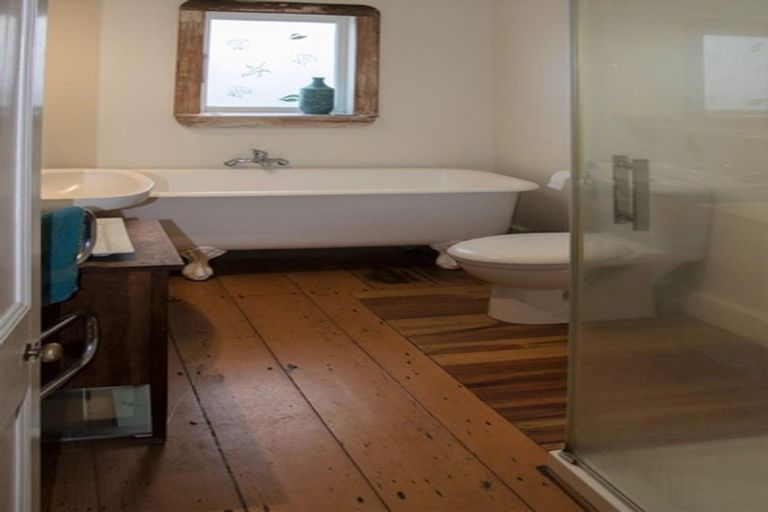 Photo of property in 2/31 Vauxhall Road, Devonport, Auckland, 0624