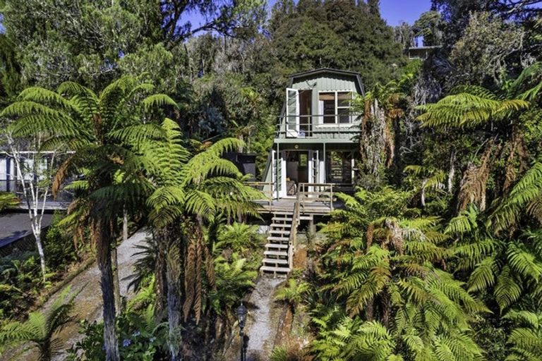 Photo of property in 37 Lake View Terrace, Moana, 7875