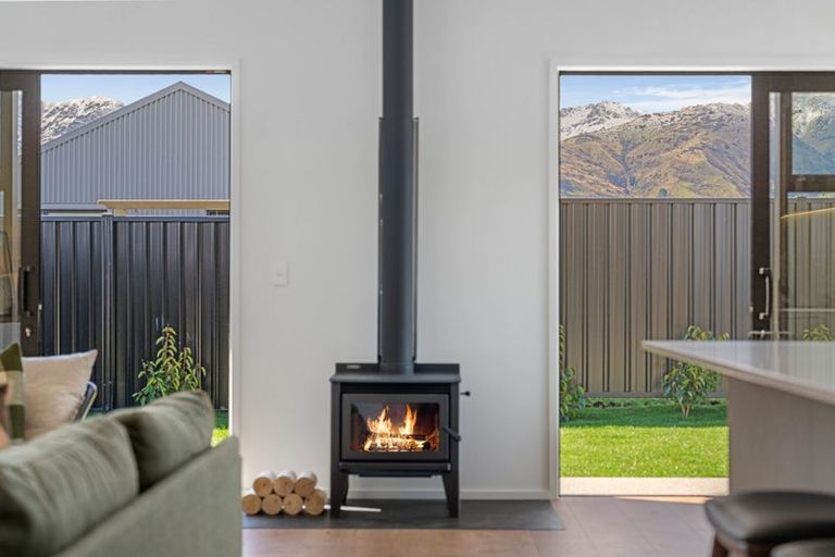 Photo of property in 51 Gillespie Street, Lake Hawea, 9382