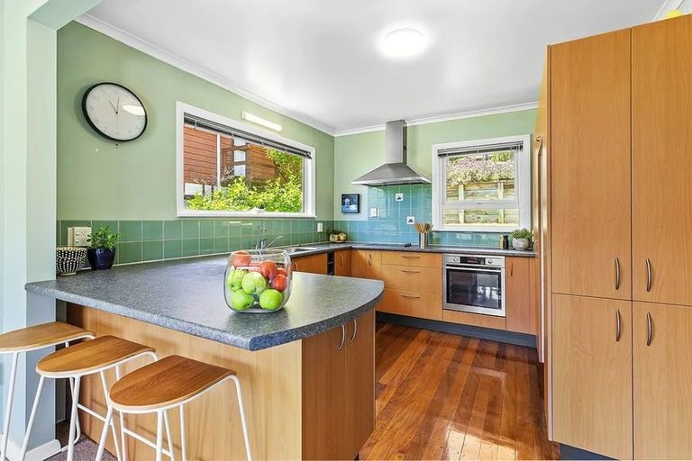 Photo of property in 28 Hinau Street, Tawa, Wellington, 5028