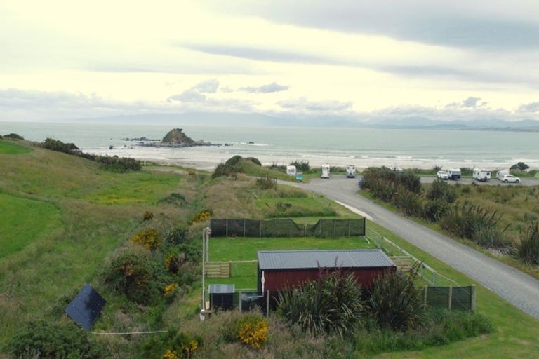 Photo of property in 19 Monkey Island Road, Orepuki, Riverton, 9881