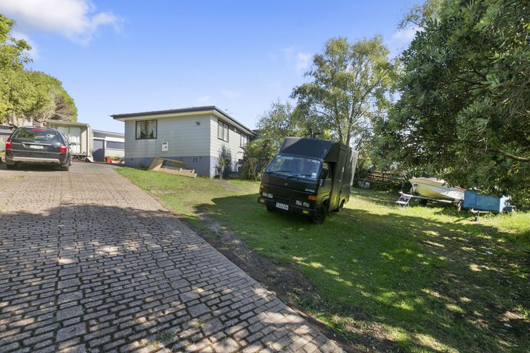 Photo of property in 15 Hydra Place, Glen Eden, Auckland, 0602
