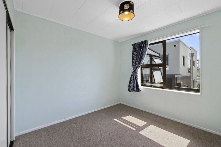 Photo of property in 17 Cutfield Road, New Plymouth, 4310