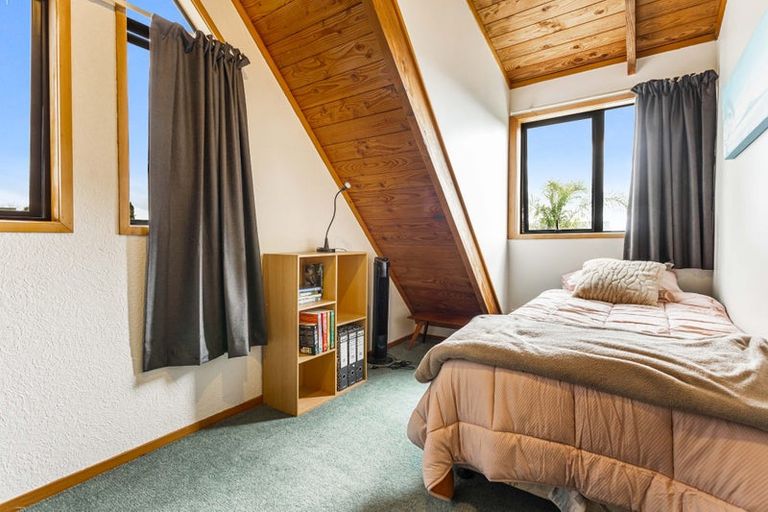 Photo of property in 14a Chablis Place, Henderson, Auckland, 0612