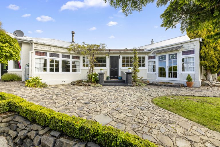 Photo of property in 19 Middleton Road, Kew, Dunedin, 9012