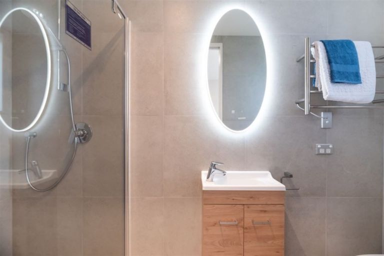 Photo of property in 13 Barrique Road, Kumeu, 0810