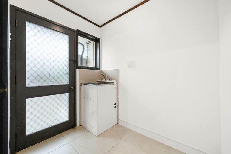 Photo of property in 64b Sunderlands Road, Half Moon Bay, Auckland, 2012