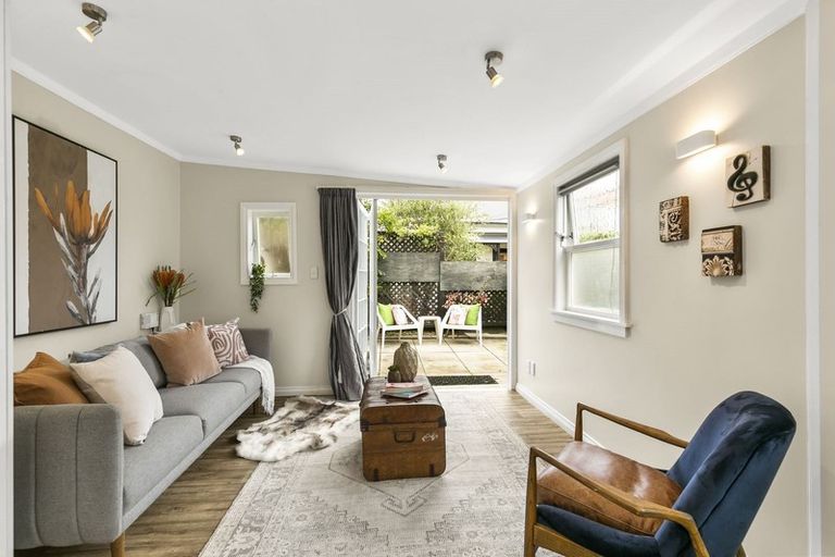 Photo of property in 96 Elizabeth Street, Mount Victoria, Wellington, 6011