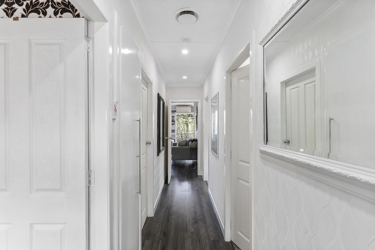 Photo of property in 55 Cliff View Drive, Green Bay, Auckland, 0604