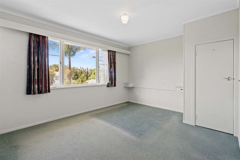 Photo of property in 11 Sarona Avenue, Glen Eden, Auckland, 0602