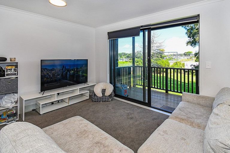 Photo of property in 11/90 Swaffield Road, Papatoetoe, Auckland, 2025