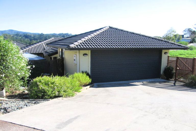 Photo of property in 21 View Ridge Drive, Ranui, Auckland, 0612
