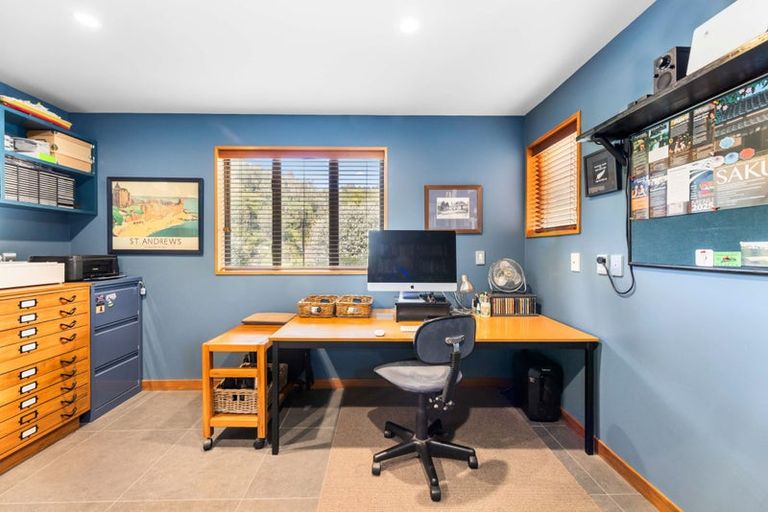 Photo of property in 2 Emerald Lane, Cashmere, Christchurch, 8022