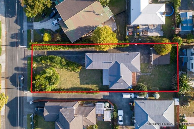 Photo of property in 4 Longburn Road, Henderson, Auckland, 0610