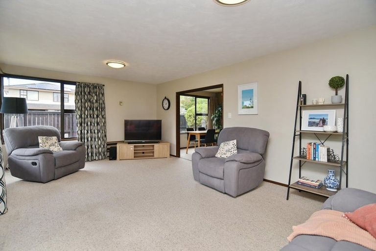 Photo of property in 15 Connemara Drive, Northwood, Christchurch, 8051