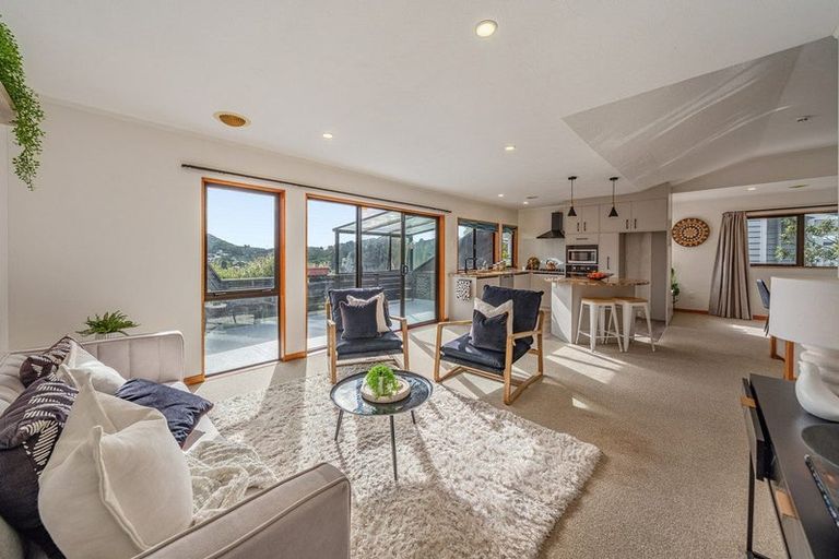 Photo of property in 16a Parklands Drive, Karori, Wellington, 6012