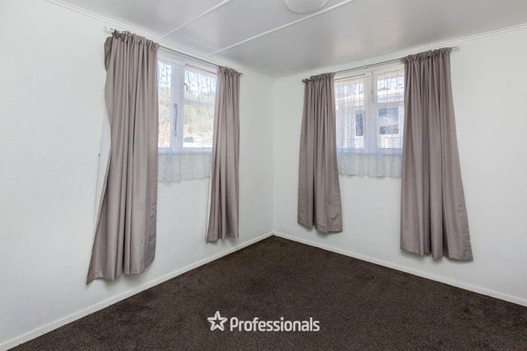 Photo of property in 35 Hanson Grove, Stokes Valley, Lower Hutt, 5019