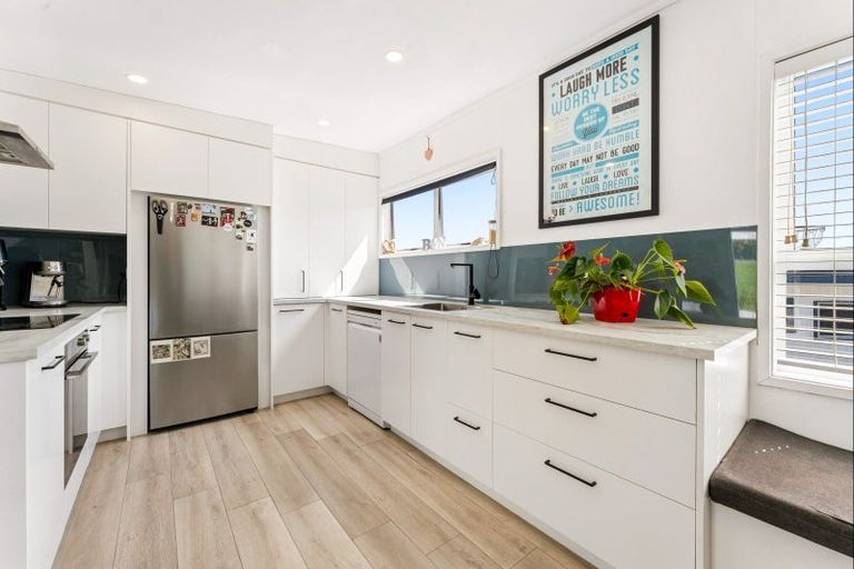 Photo of property in 52b Bay Street, Red Beach, 0932