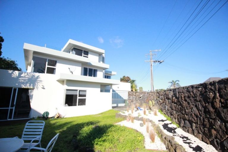 Photo of property in 1/58 Milford Road, Milford, Auckland, 0620