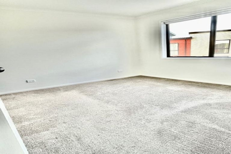 Photo of property in 12 Fermi Lane, Papakura, 2110