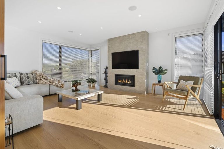 Photo of property in 37 Lake Pupuke Drive, Takapuna, Auckland, 0622