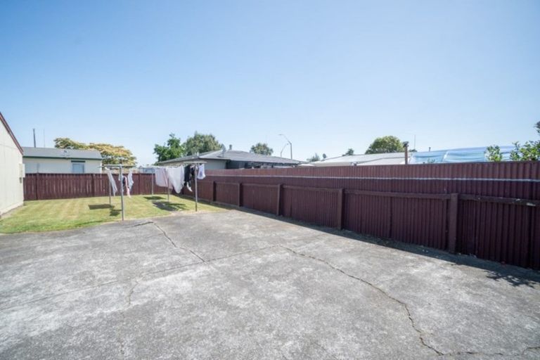 Photo of property in 2-4 Westmere Place, Takaro, Palmerston North, 4412