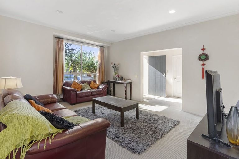 Photo of property in 12 Seresin Crescent, Flat Bush, Auckland, 2016
