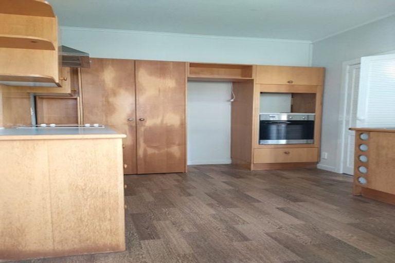 Photo of property in 42 Archibald Road, Kelston, Auckland, 0602