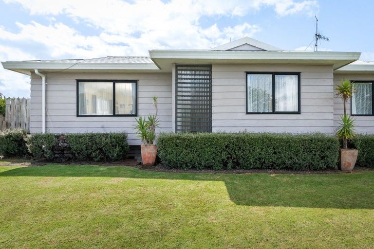 Photo of property in 10 Katterns Street, Katikati, 3129