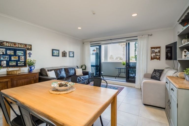 Photo of property in Paramount Apartments, 4/281 Maunganui Road, Mount Maunganui, 3116