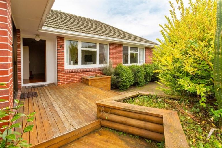 Photo of property in 2/39a Yardley Street, Avonhead, Christchurch, 8042