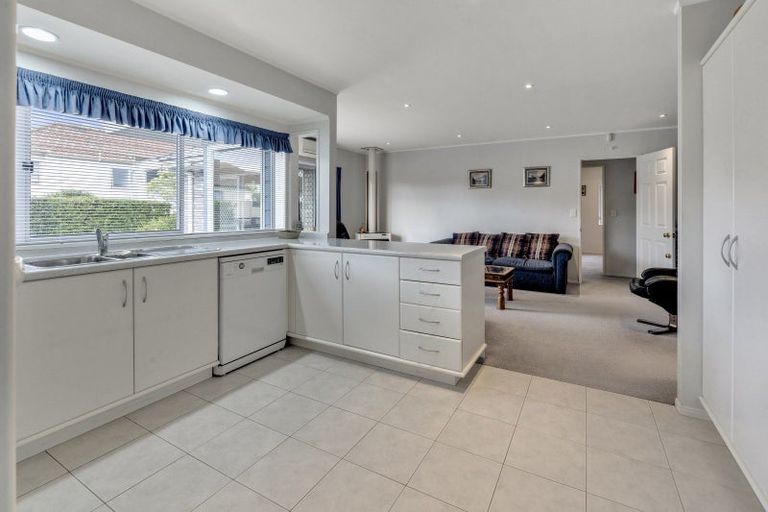 Photo of property in 18 Simmental Crescent, Somerville, Auckland, 2014