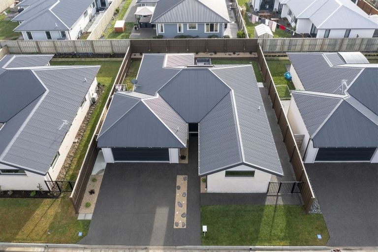 Photo of property in 17 Tutton (pvt) Mews, Rangiora, 7400