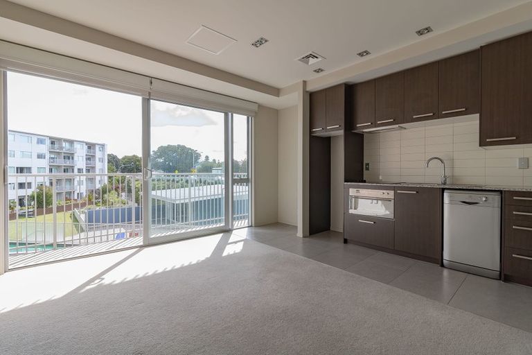Photo of property in Shoal Haven Apartments, 112a/130 Anzac Street, Takapuna, Auckland, 0622