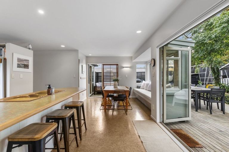 Photo of property in 2/19 Kenmure Avenue, Forrest Hill, Auckland, 0620