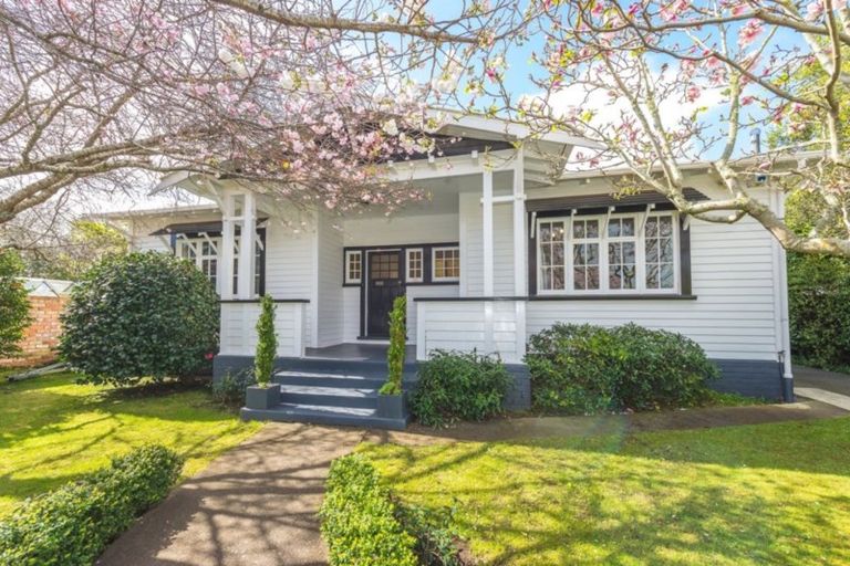 Photo of property in 18 Grey Street, College Estate, Whanganui, 4500