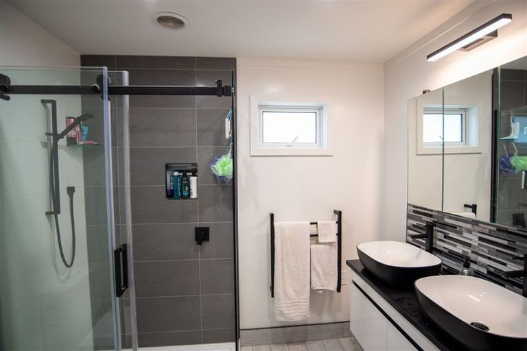 Photo of property in 21b Brian Crescent, Stanmore Bay, Whangaparaoa, 0932