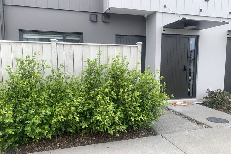 Photo of property in 2/18 Paraone Crescent, Takanini, 2112