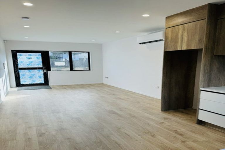 Photo of property in 5/16 Buisson Glade, West Harbour, Auckland, 0618