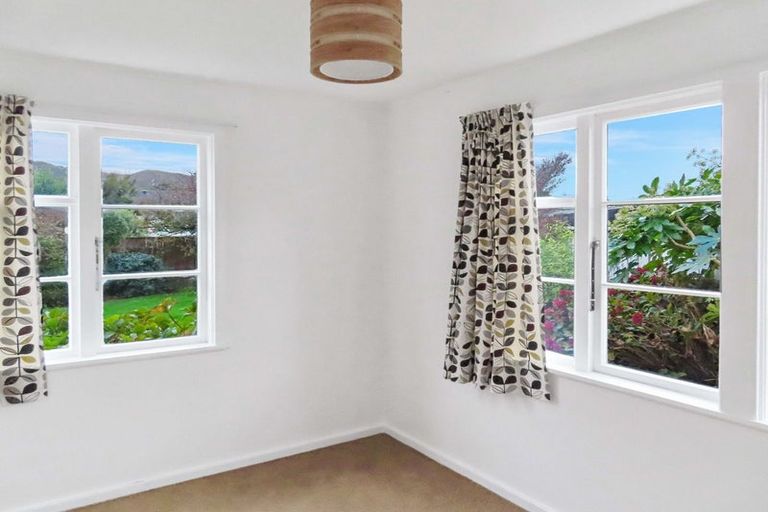 Photo of property in 3 Bryant Grove, Taita, Lower Hutt, 5011