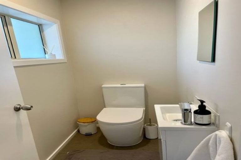 Photo of property in 7/14 Fields Parade, Oteha, Auckland, 0632