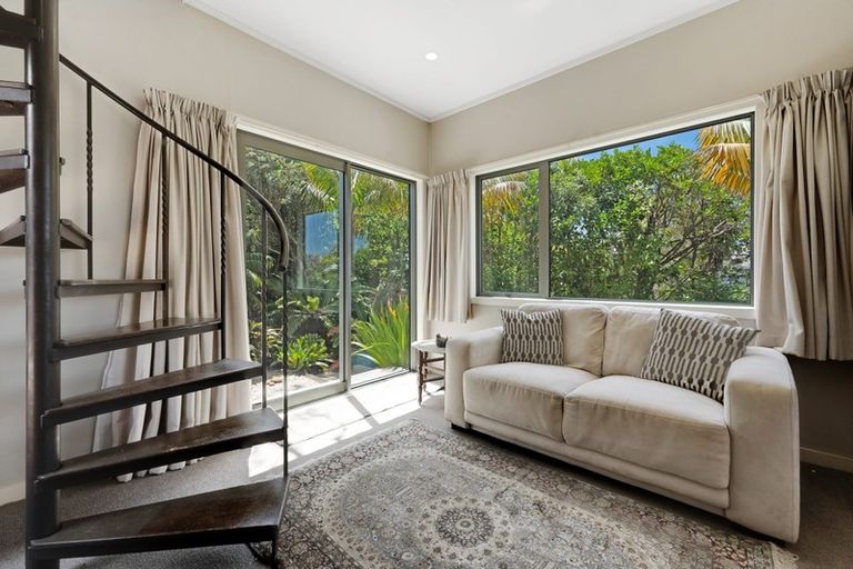 Photo of property in 42a Masterton Road, Rothesay Bay, Auckland, 0630