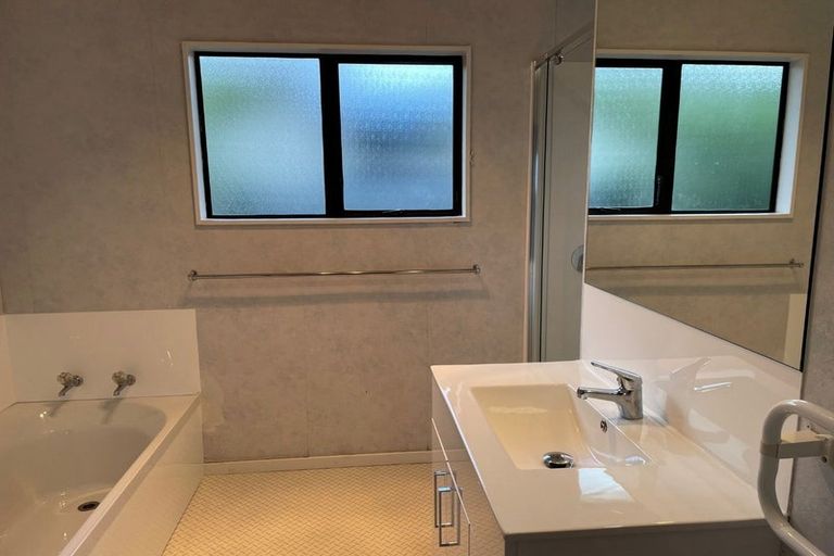 Photo of property in 10 Ihle Street, Terrace End, Palmerston North, 4410