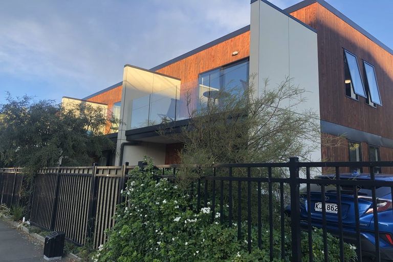 Photo of property in 33 Grove Road, Addington, Christchurch, 8024